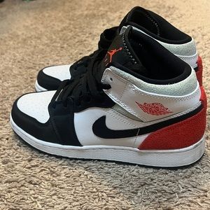 Air Jordan 1 mid red mint